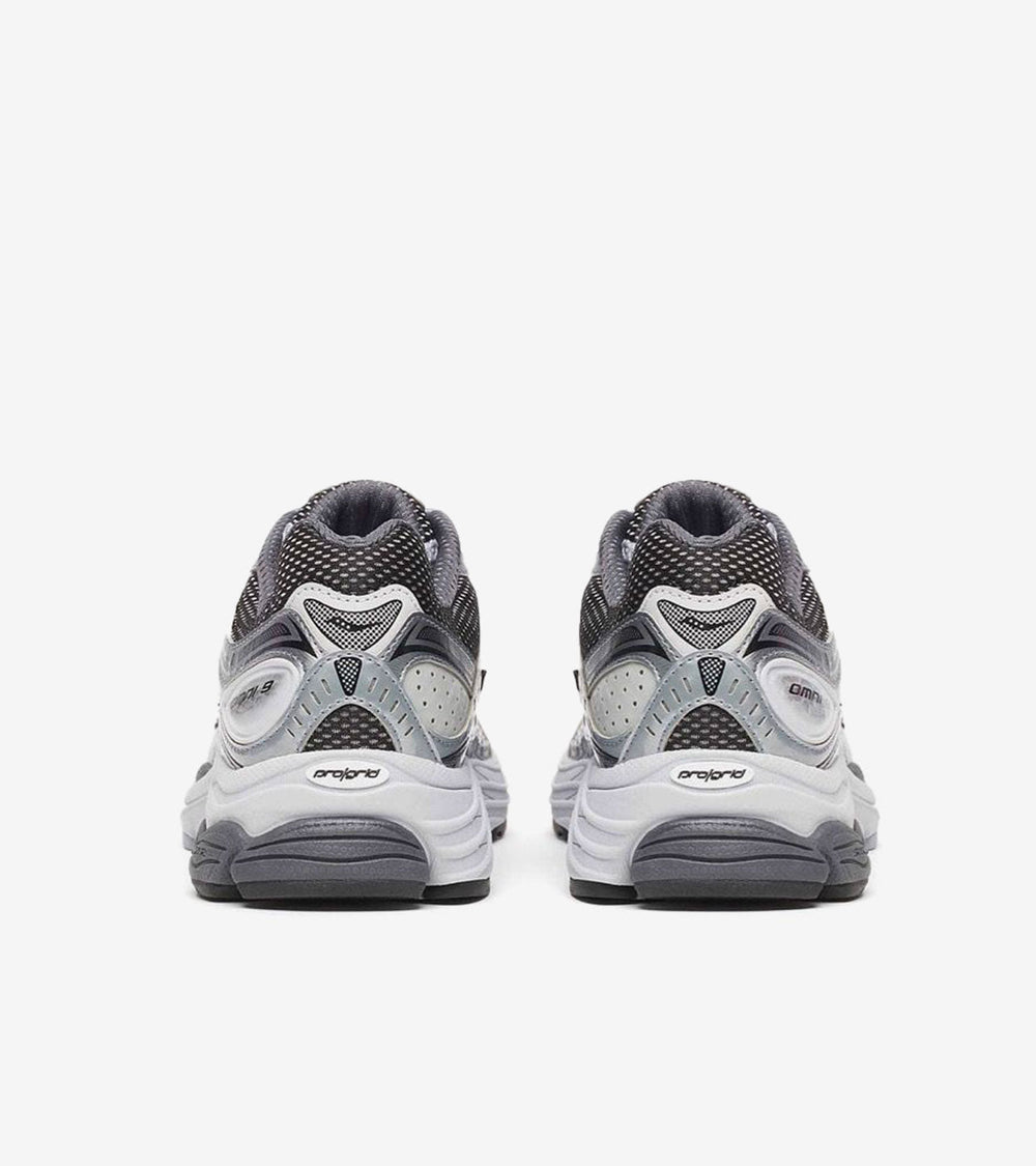 Saucony ProGrid Omni 9 Microchip
