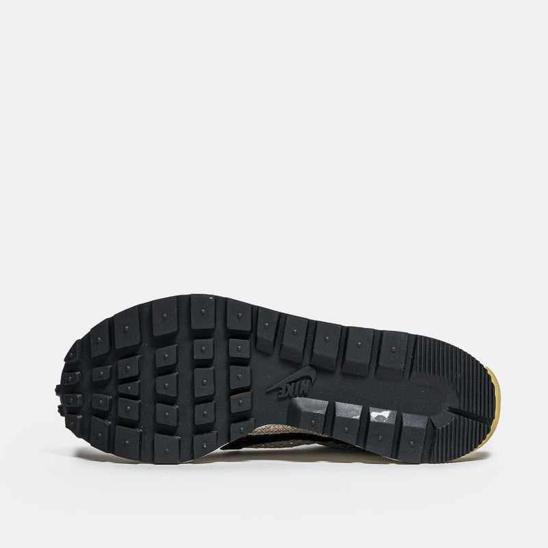 Nike Vaporwaffle sacai Villain Red Neptune Green