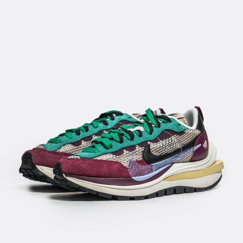Nike Vaporwaffle sacai Villain Red Neptune Green