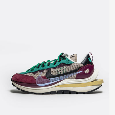 Nike Vaporwaffle sacai Villain Red Neptune Green