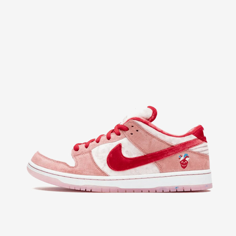 Nike SB Dunk Low StrangeLove Skateboards (Regular Box)